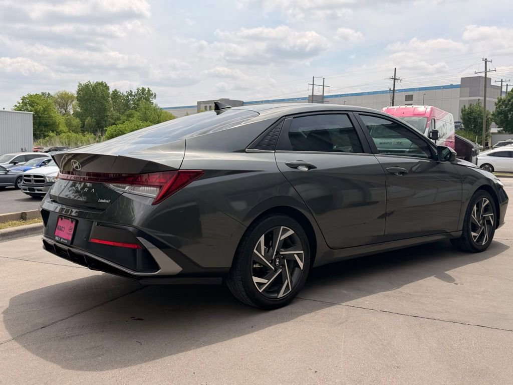 Used 2024 Hyundai Elantra Limited FWD image 7