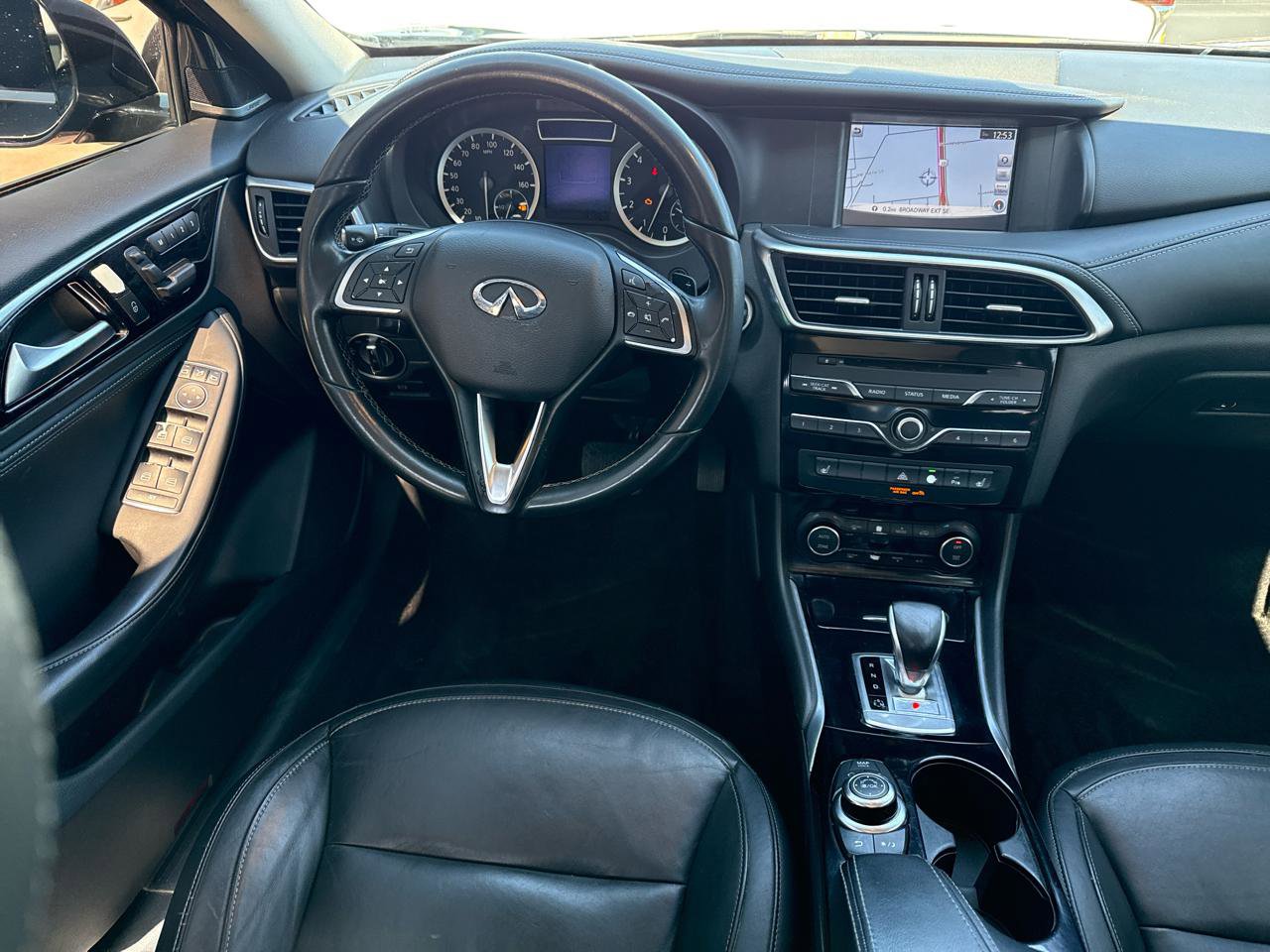 Used 2017 INFINITI QX30 Premium w/ Navigation Package image 34