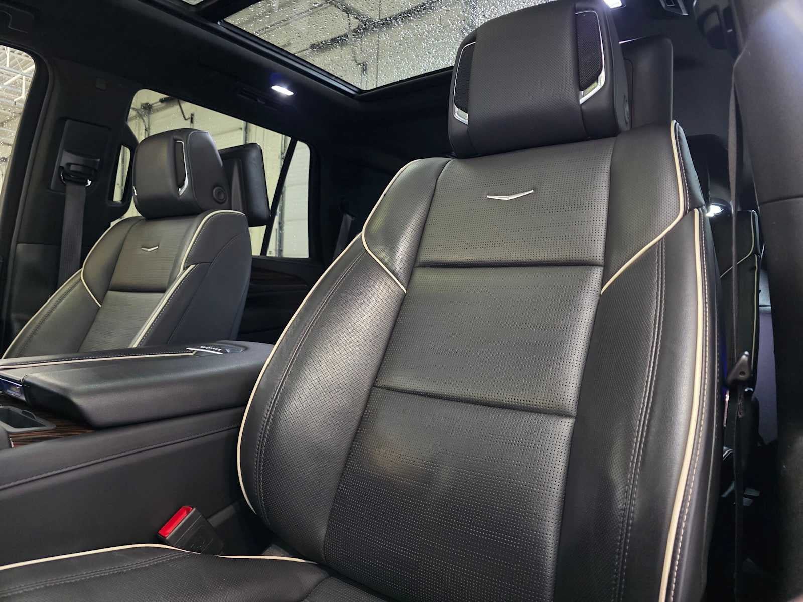 Certified 2021 Cadillac Escalade Premium Luxury w/ LPO, Illumination Package AWD/4WD image 21