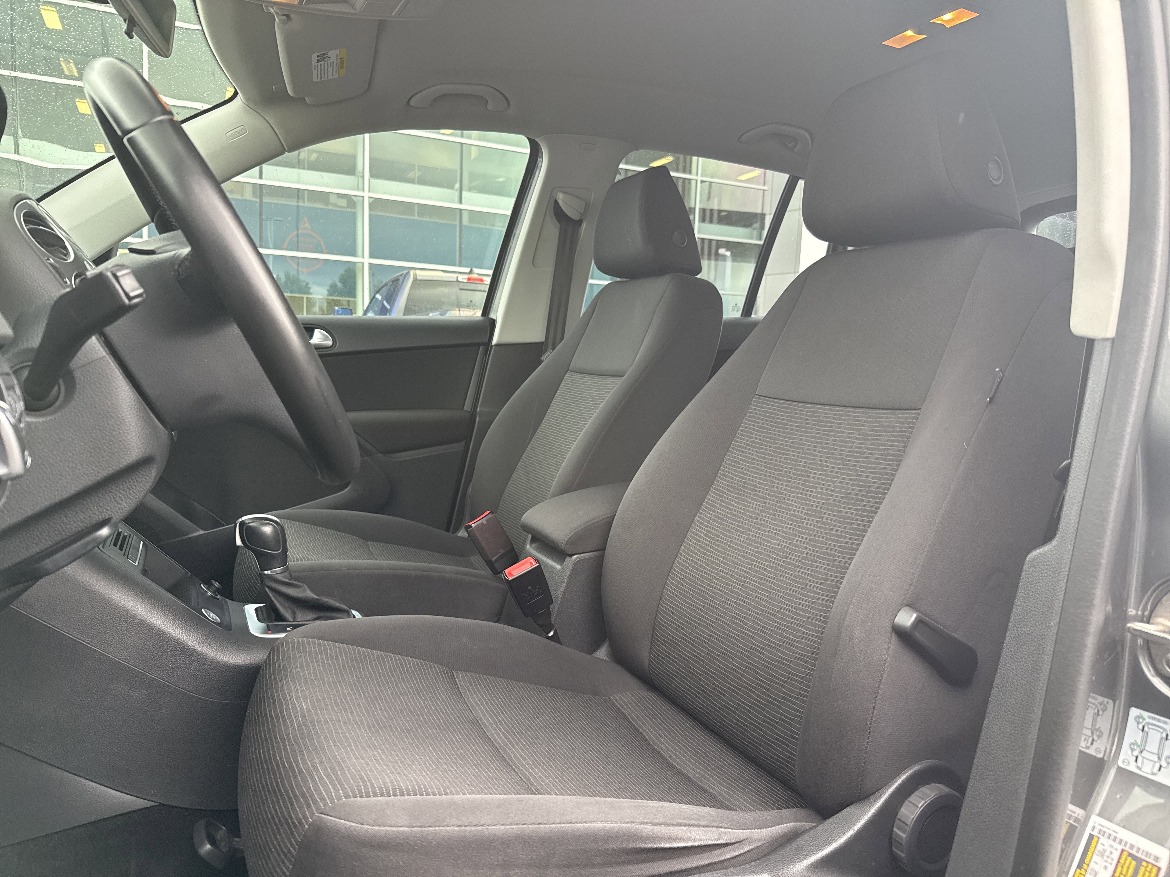 Used 2018 Volkswagen Tiguan Limited w/ Premium Package image 11