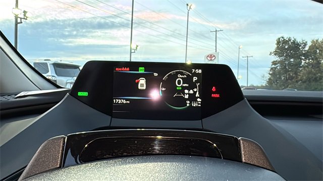 Used 2025 Toyota Prius Plug-In Hybrid image 17