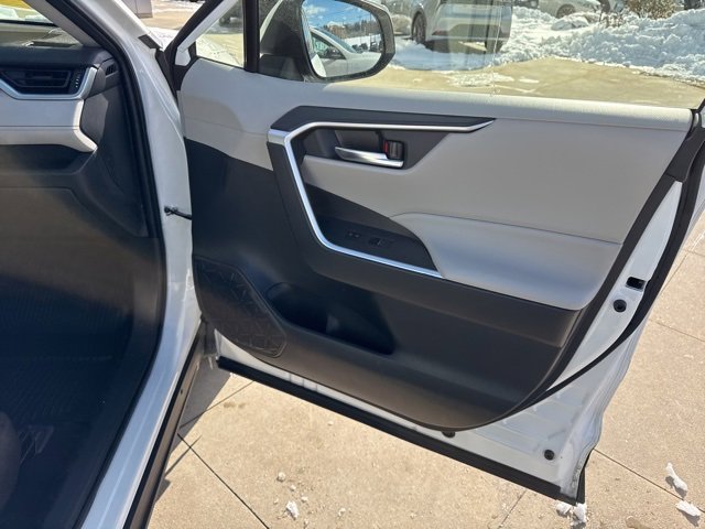 Used 2024 Toyota RAV4 XLE image 31