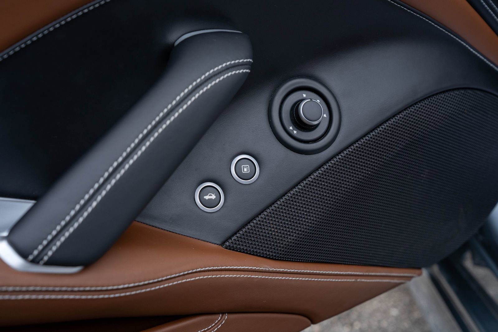 Used 2017 Ferrari California T image 28