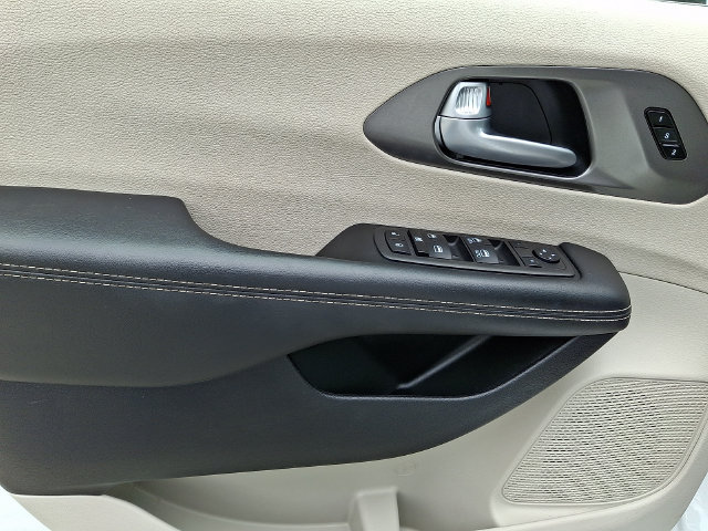 Used 2024 Chrysler Pacifica Touring-L FWD image 15