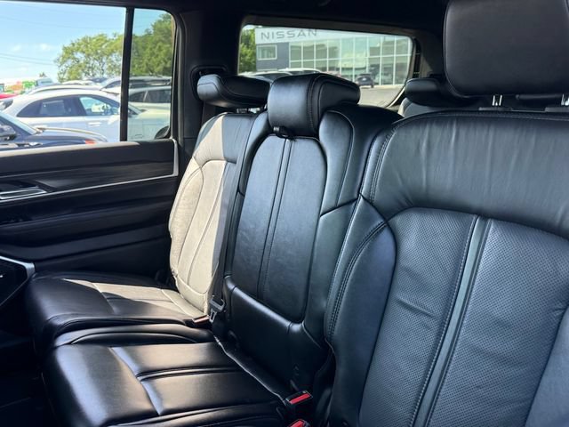 Used 2023 Jeep Wagoneer Series III w/ Preferred Equipment Group AWD/4WD image 29