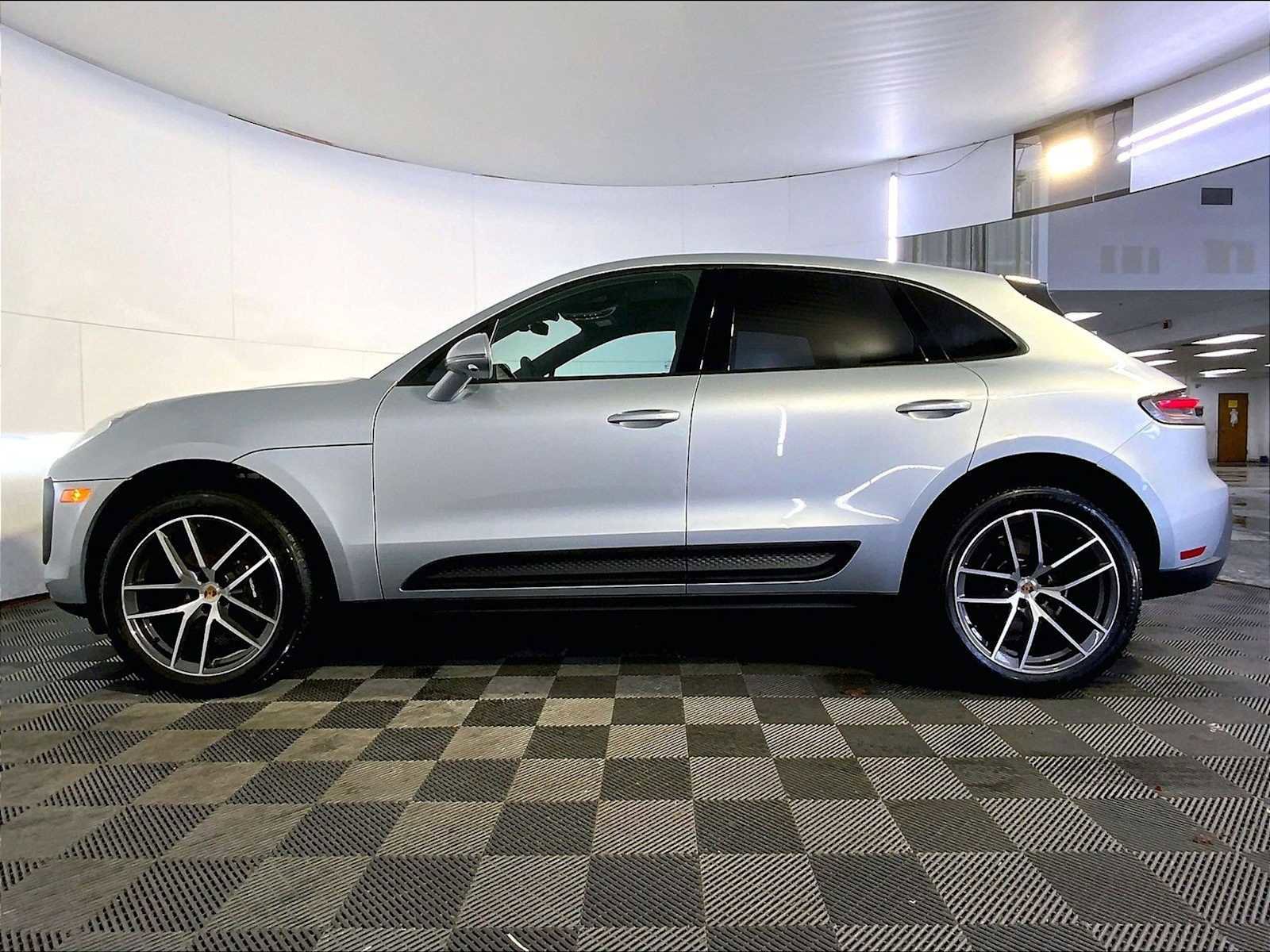 Certified 2025 Porsche Macan AWD/4WD video 2