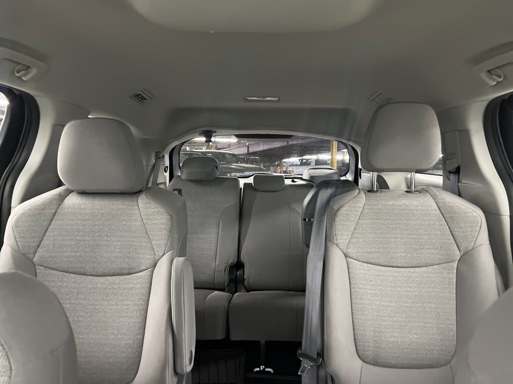 Used 2021 Toyota Sienna LE image 25