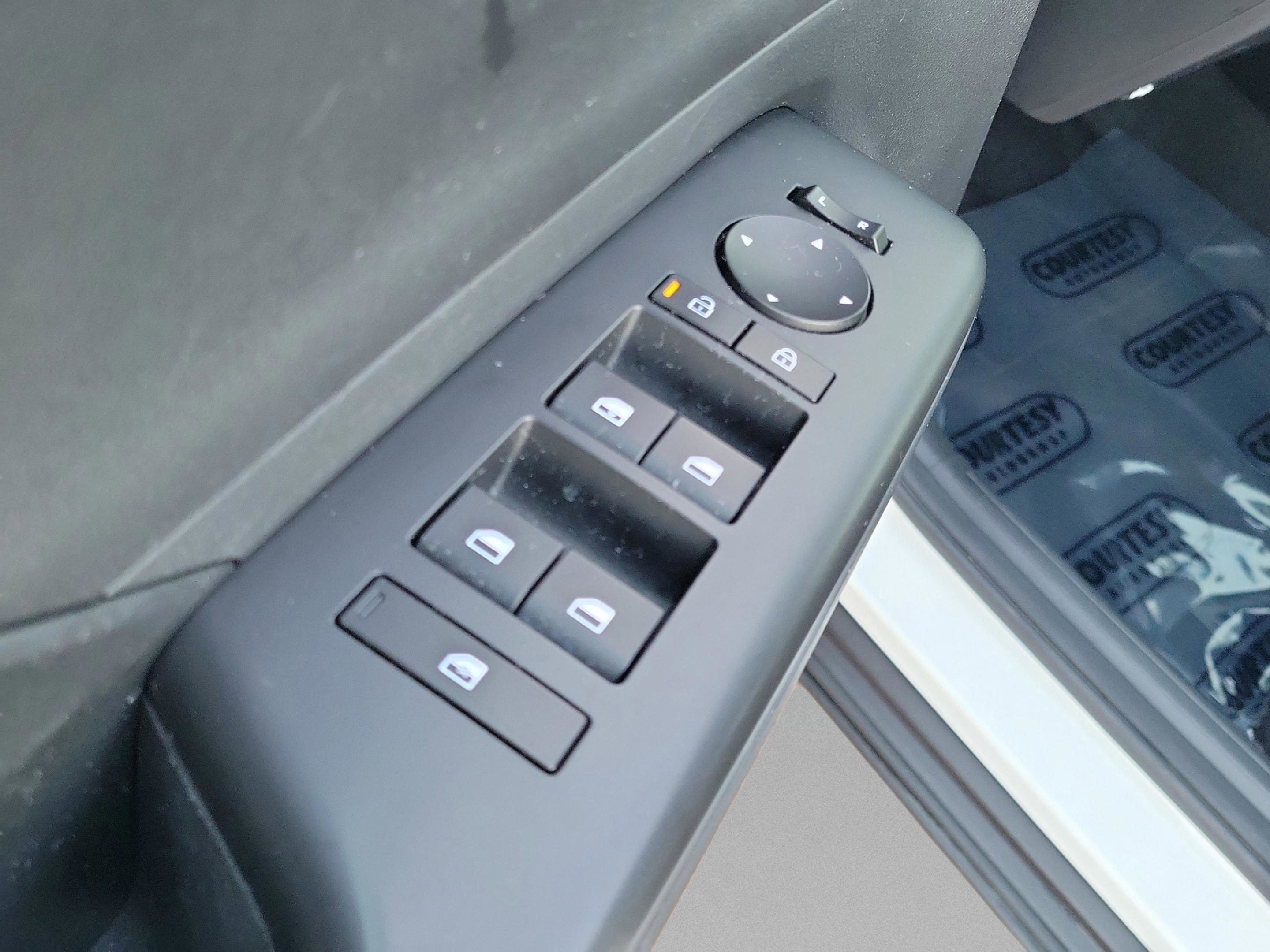 Used 2024 Hyundai Kona SEL image 18