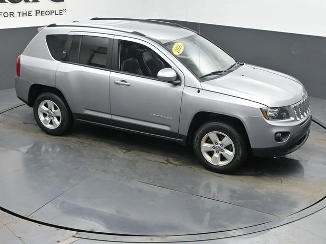 Used 2016 Jeep Compass Latitude image 37