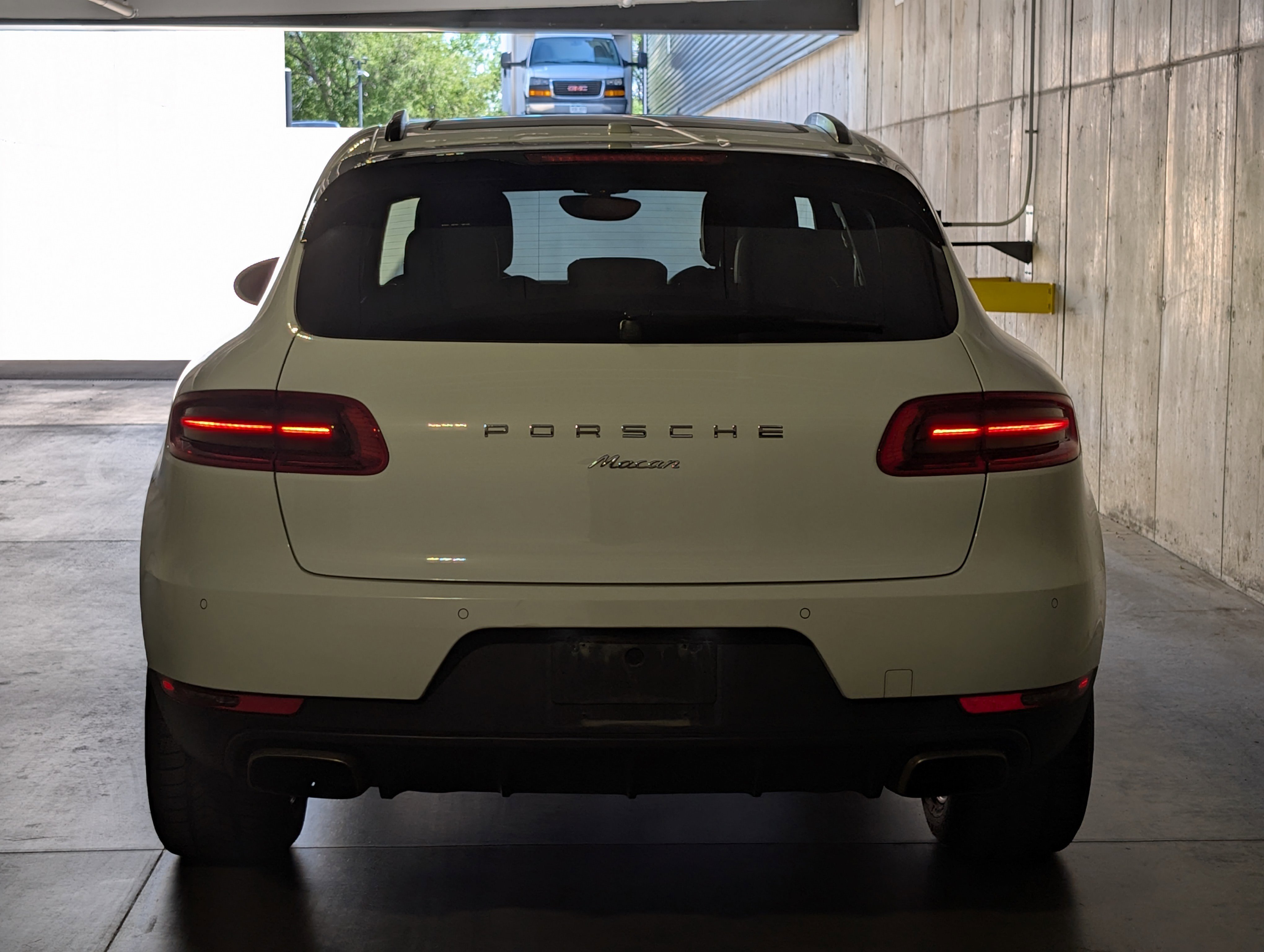 Certified 2018 Porsche Macan AWD/4WD image 8
