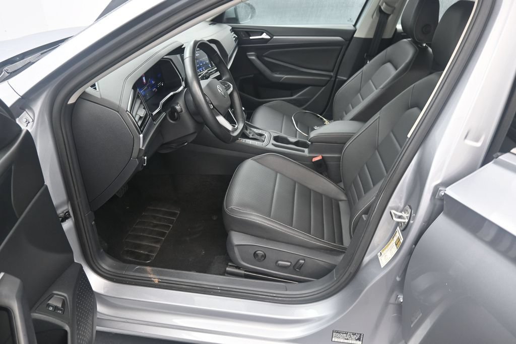 Used 2024 Volkswagen Jetta SE FWD image 16
