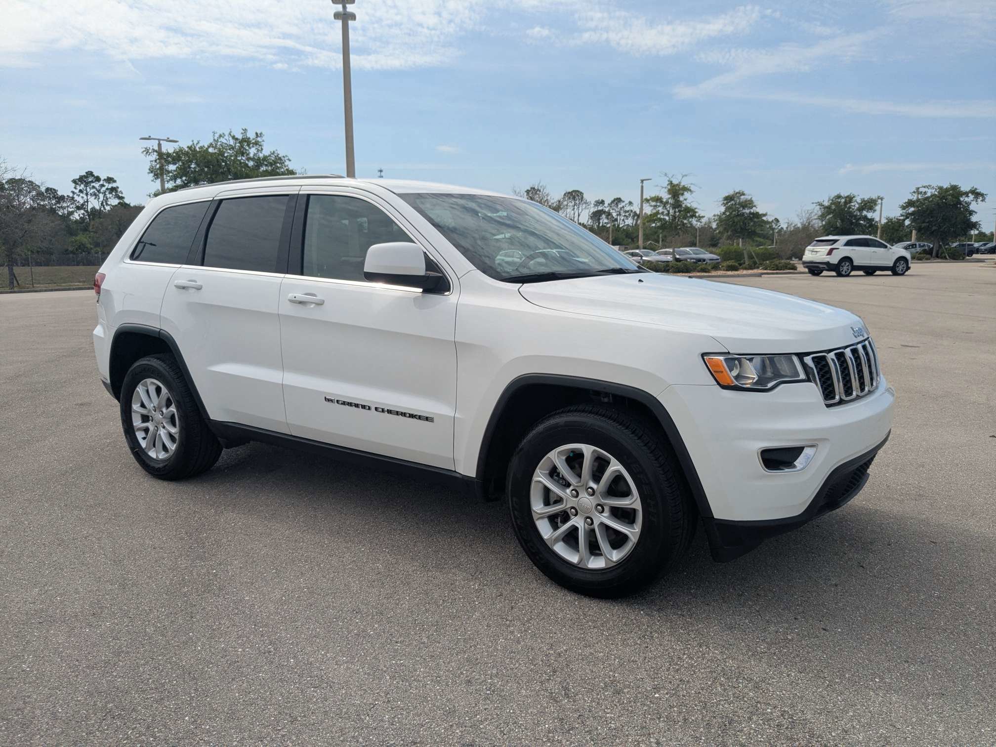 Used 2022 Jeep Grand Cherokee Laredo E RWD image 2
