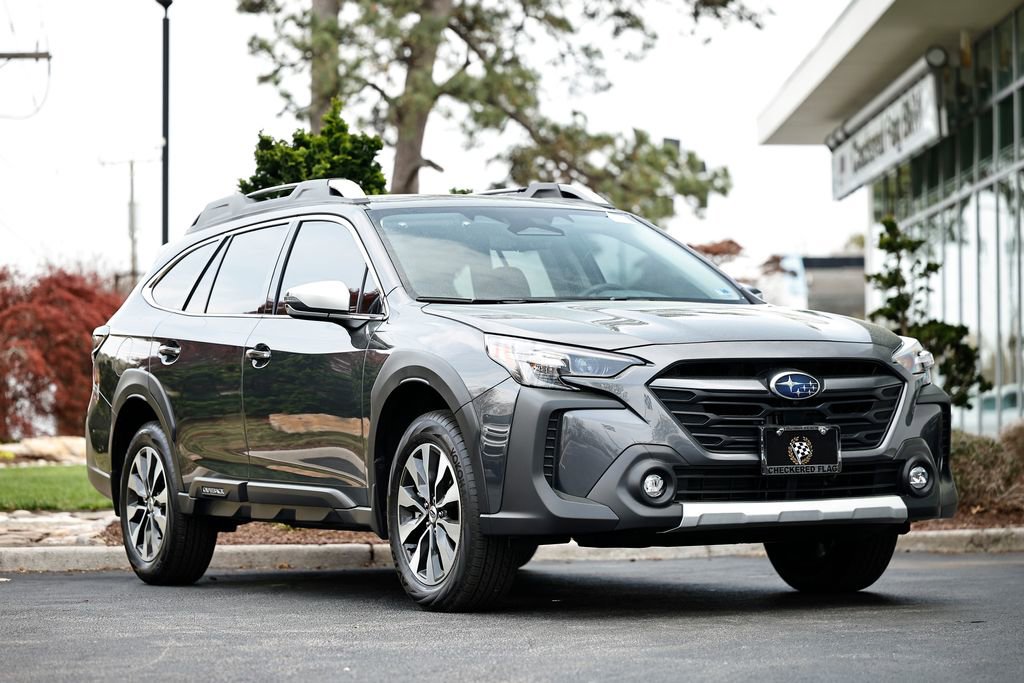 Used 2025 Subaru Outback Touring XT image 1