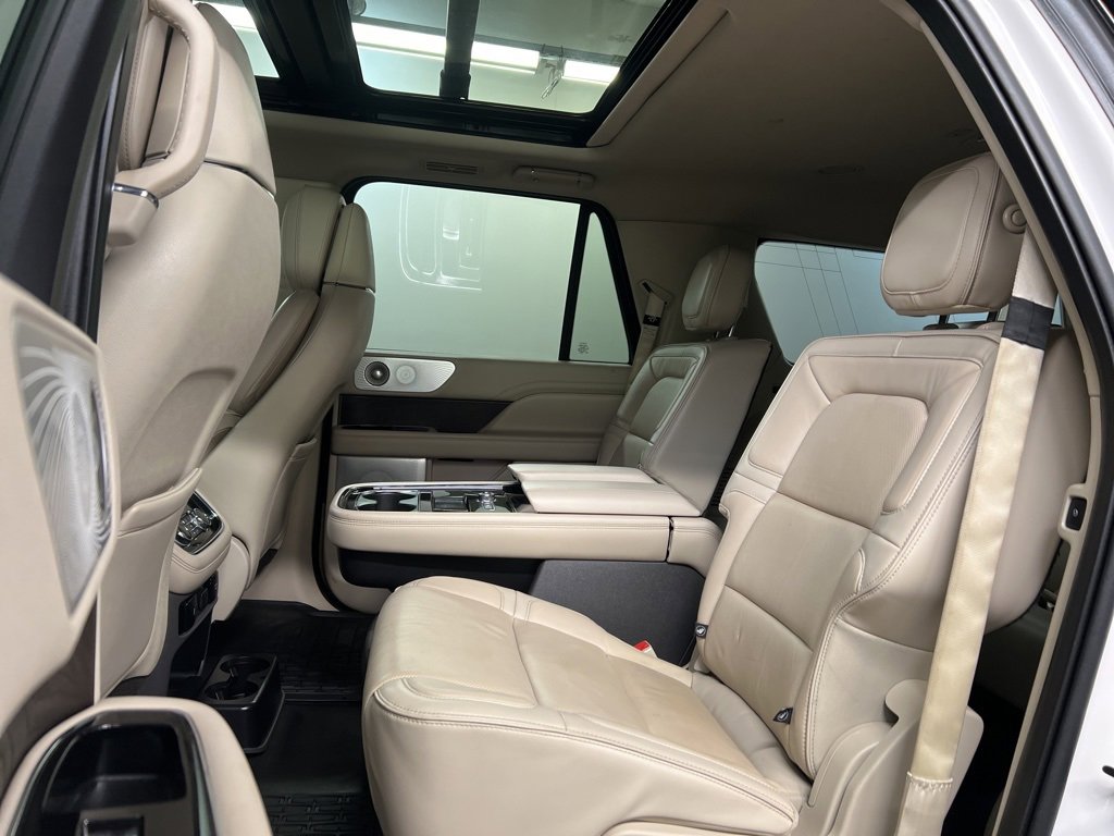 Used 2019 Lincoln Navigator L Reserve image 37