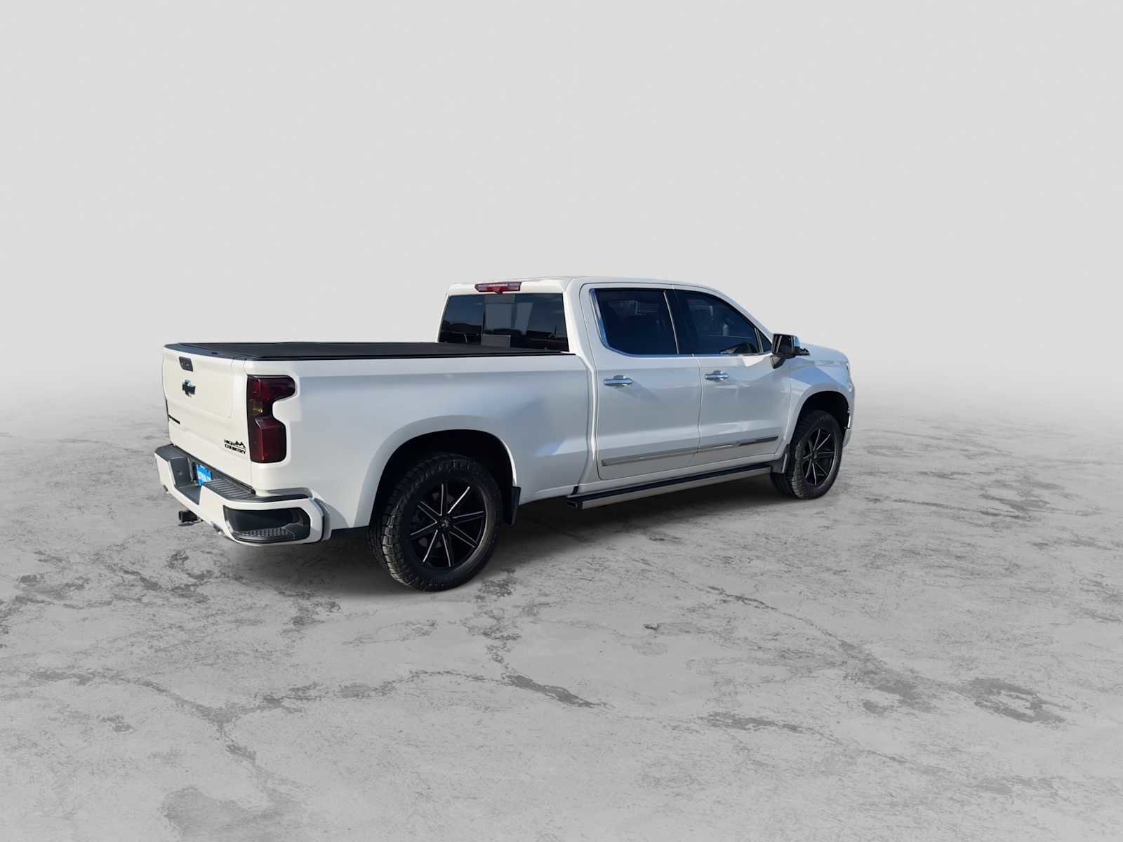 Used 2022 Chevrolet Silverado 1500 High Country w/ Technology Package image 8