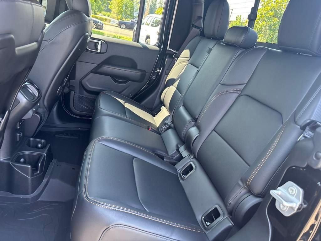 New 2025 Jeep Gladiator Sport image 27