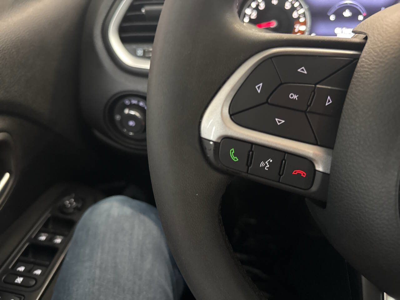 Used 2021 Jeep Renegade Latitude image 27