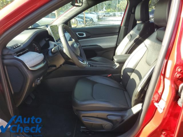 Used 2025 Jeep Compass Latitude AWD/4WD image 16