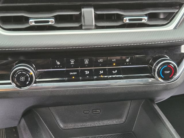 Used 2025 Chevrolet Equinox LT AWD/4WD image 32