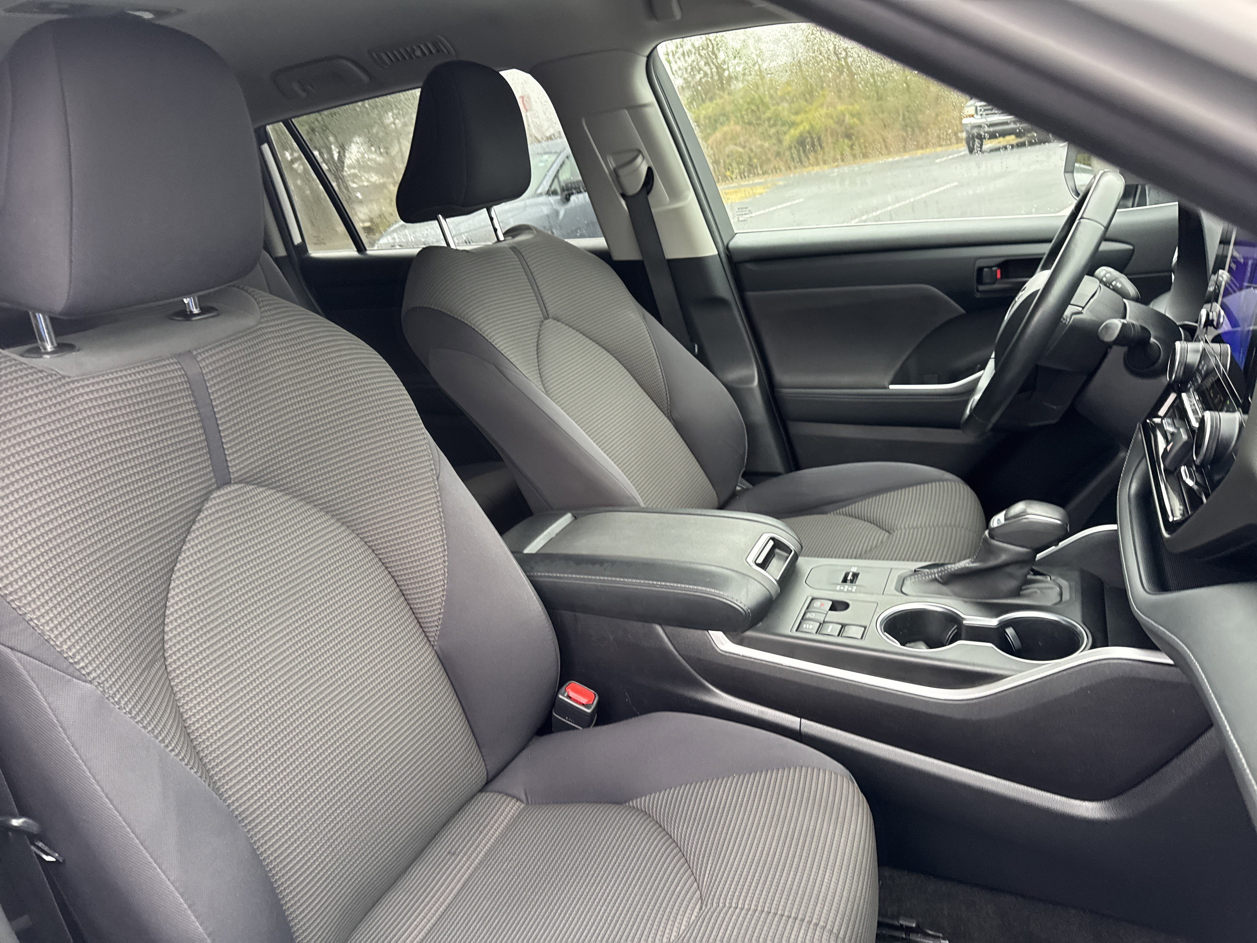 Used 2023 Toyota Highlander LE image 35