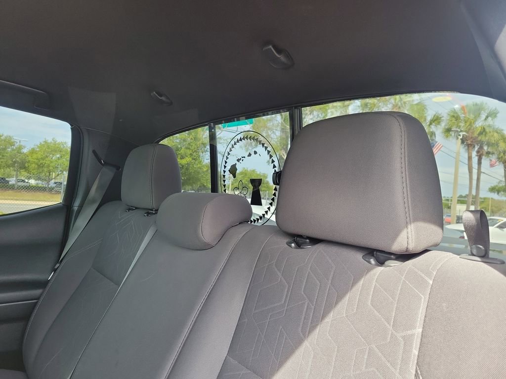 Used 2016 Toyota Tacoma TRD Sport w/ Towing Package image 13