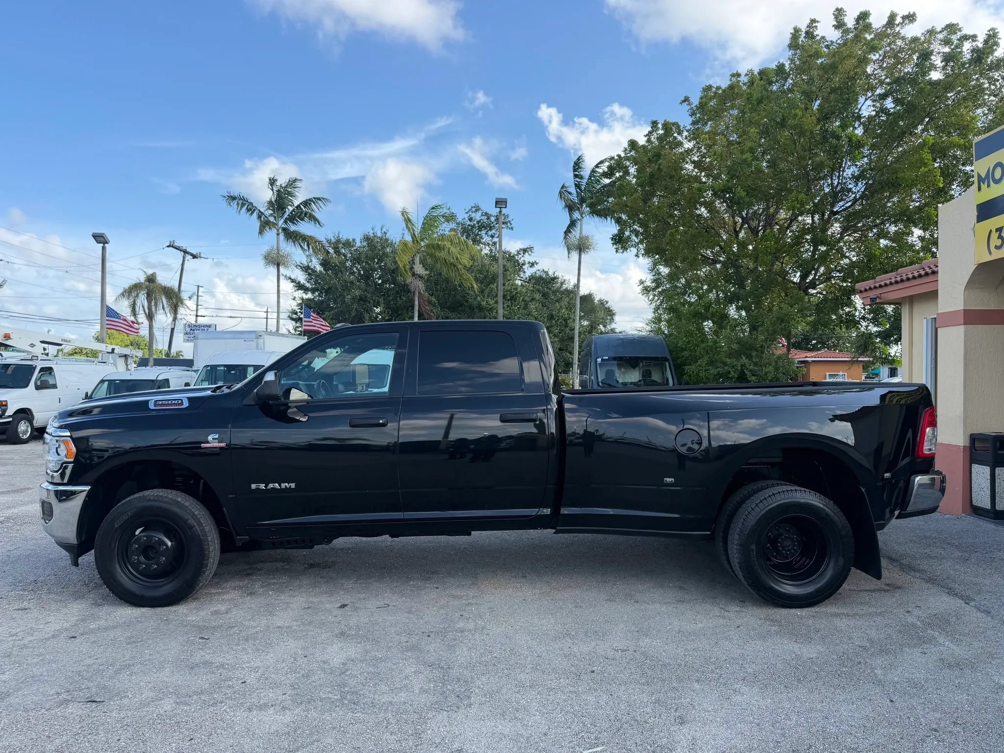 Used 2022 RAM 3500 Tradesman w/ Chrome Appearance Group AWD/4WD image 2