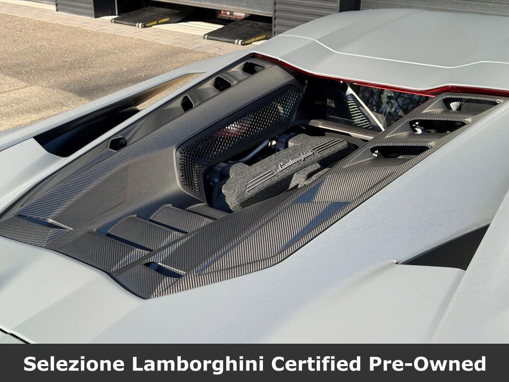 Used 2025 Lamborghini Revuelto image 17