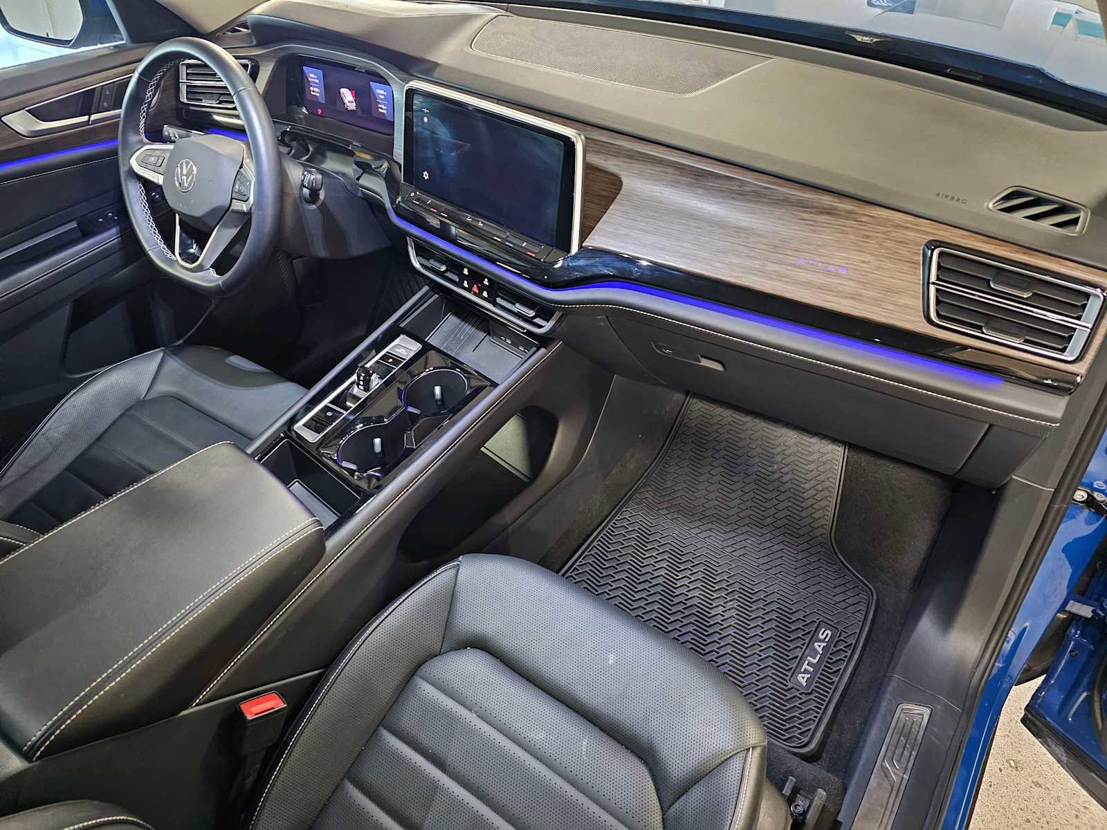 Used 2025 Volkswagen Atlas SEL image 11