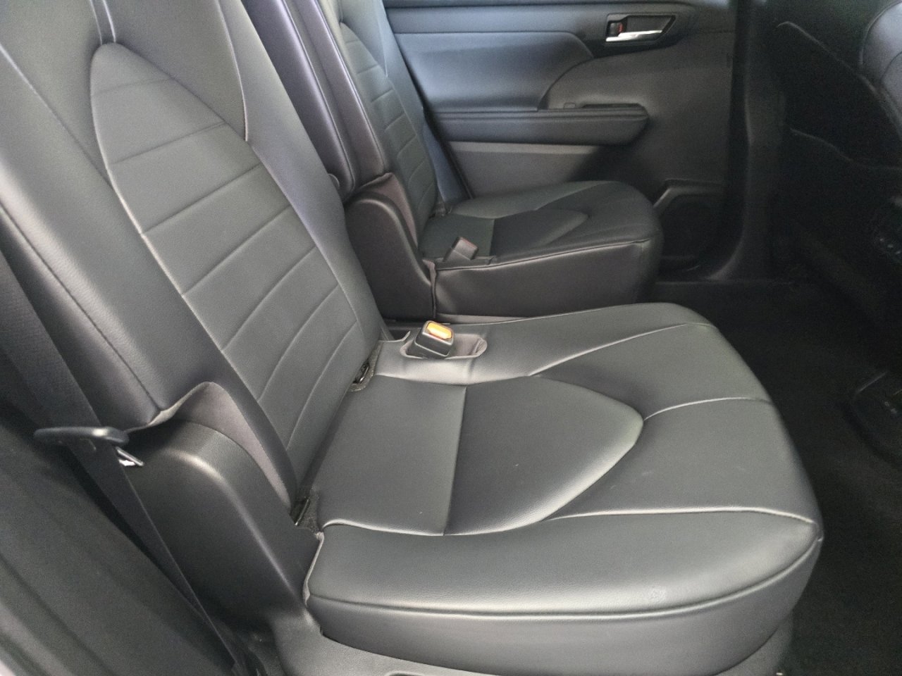 Used 2023 Toyota Highlander XLE AWD/4WD image 20
