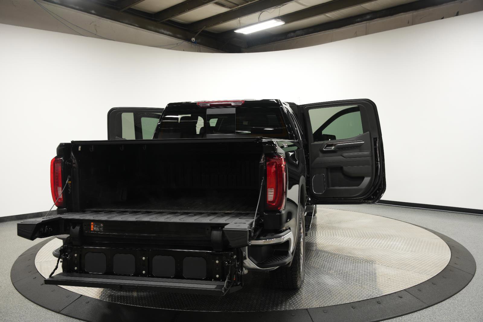 Used 2026 GMC Sierra 1500 SLT w/ SLT Premium Plus Package image 10