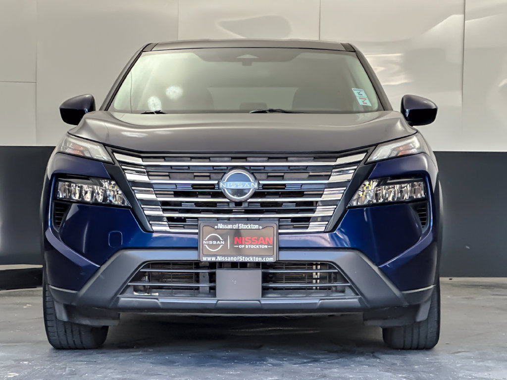 Used 2025 Nissan Rogue SV FWD image 8