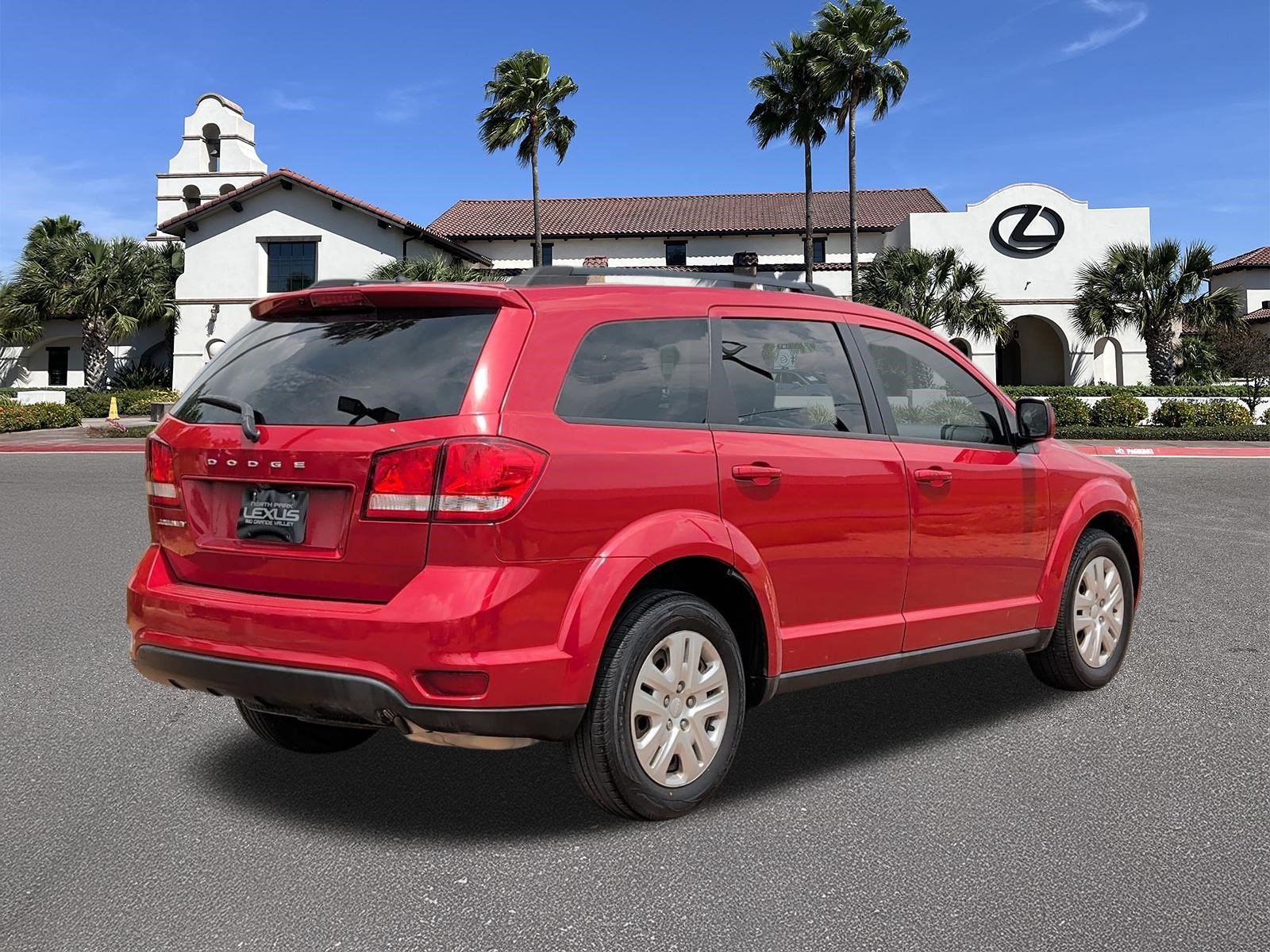 Used 2019 Dodge Journey SE FWD image 2