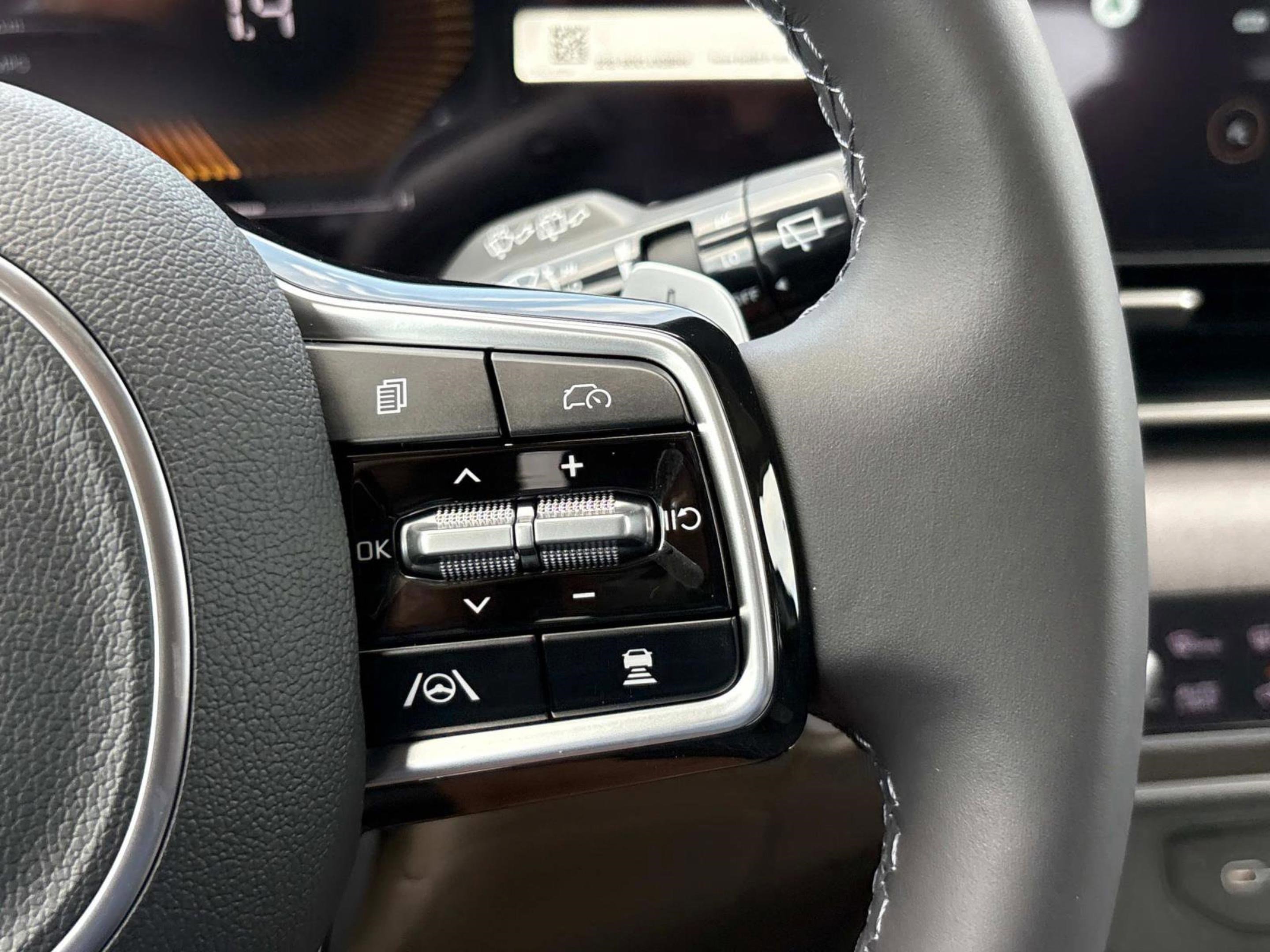 New 2026 Kia Carnival EX image 23