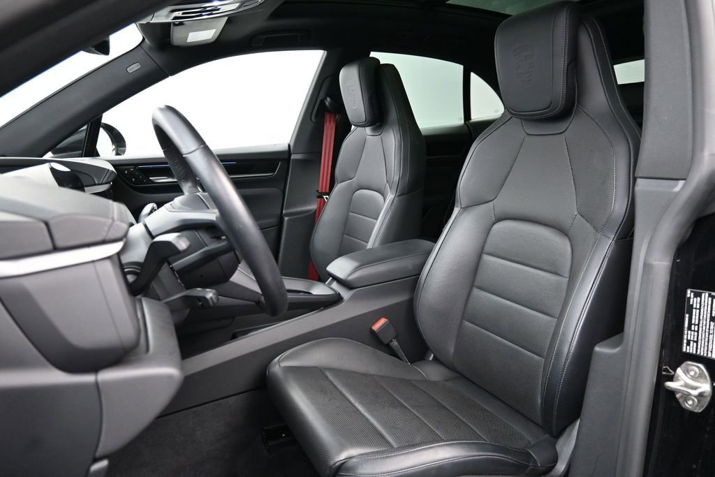 Certified 2025 Porsche Macan 4S Electric AWD/4WD image 5