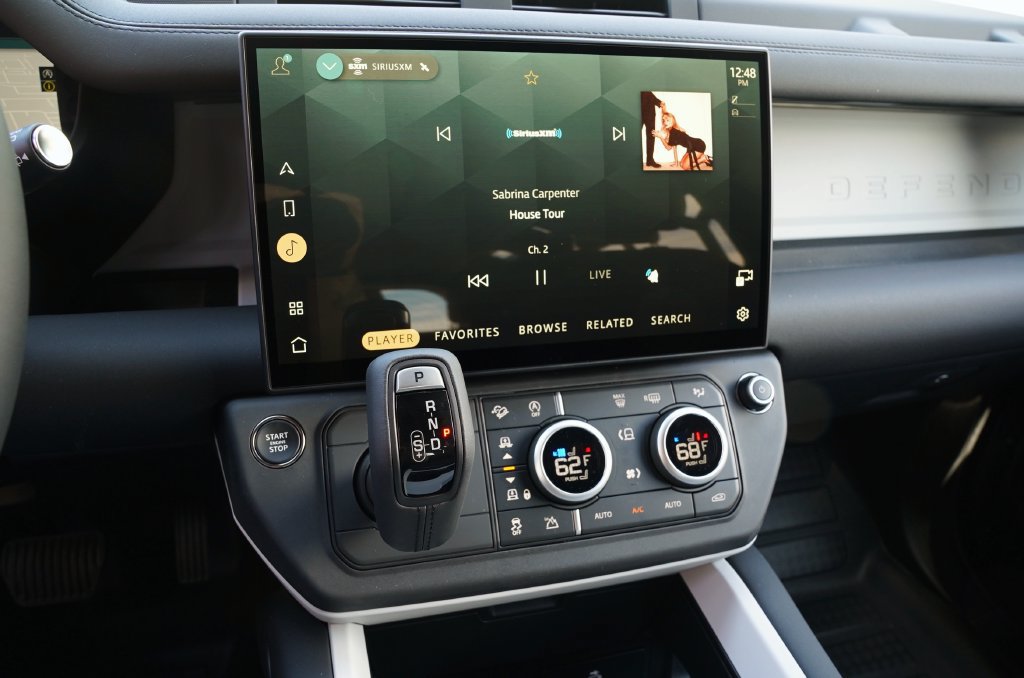 New 2026 Land Rover Defender 110 X-Dynamic SE AWD/4WD image 17