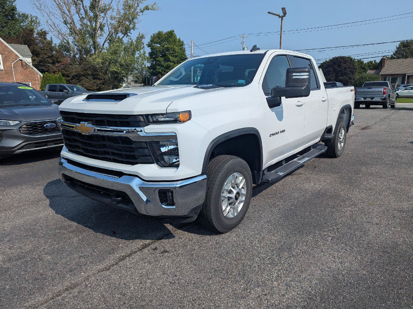 Used 2025 Chevrolet Silverado 2500 LT w/ Convenience Package AWD/4WD image 3
