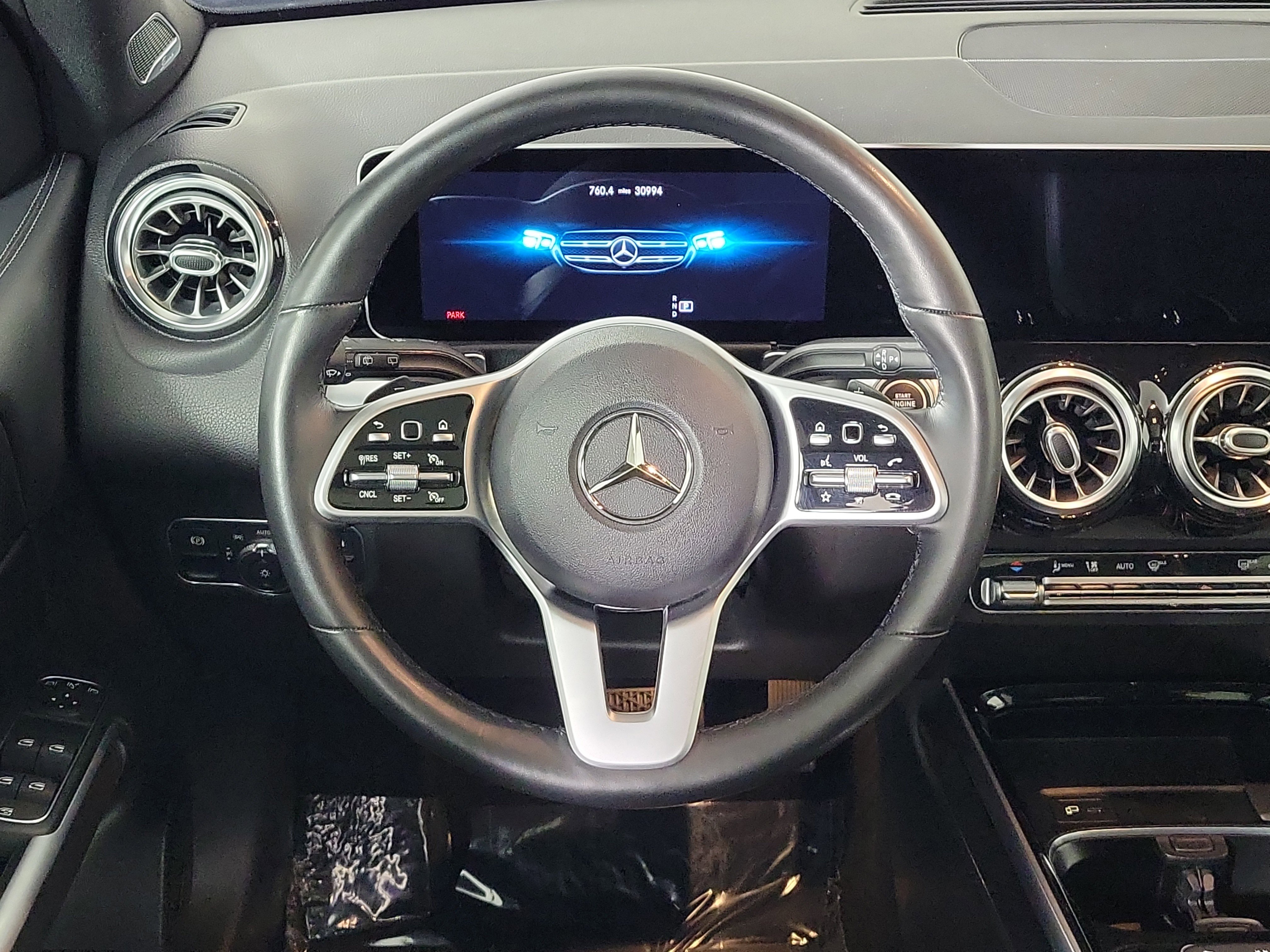 Used 2021 Mercedes-Benz GLB 250 4MATIC w/ Premium Package image 12