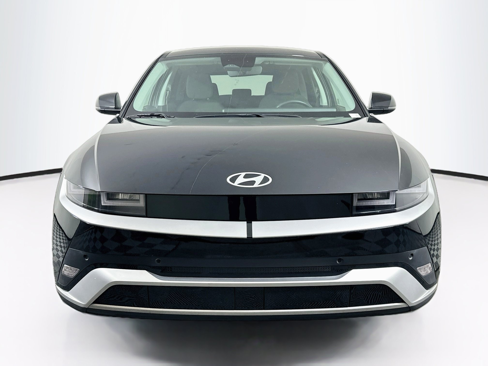 Used 2025 Hyundai Ioniq 5 SE RWD image 2