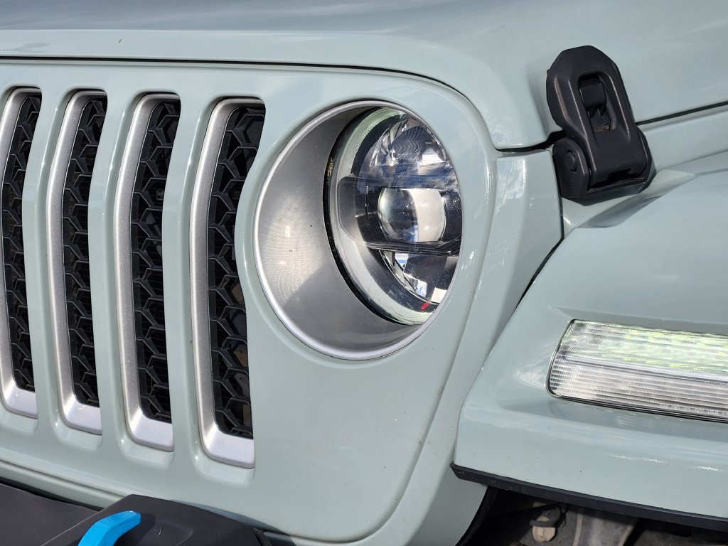 Used 2023 Jeep Wrangler Unlimited Sahara w/ Cold Weather Group AWD/4WD image 8