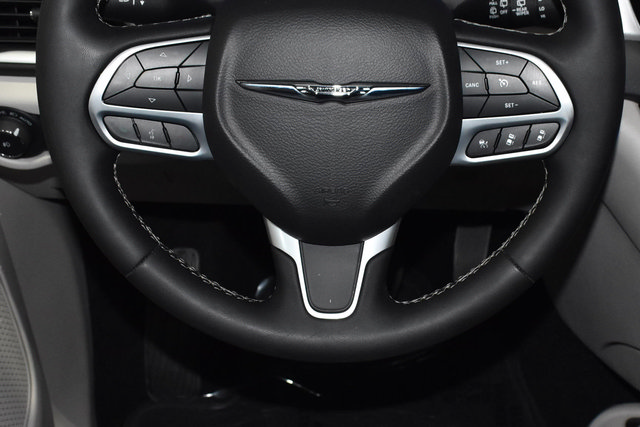 Certified 2024 Chrysler Pacifica Touring-L FWD image 28