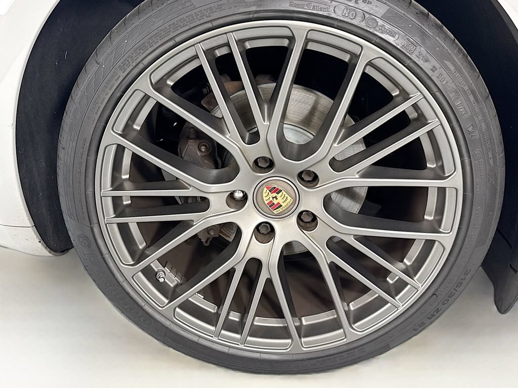 Used 2021 Porsche Panamera RWD image 33