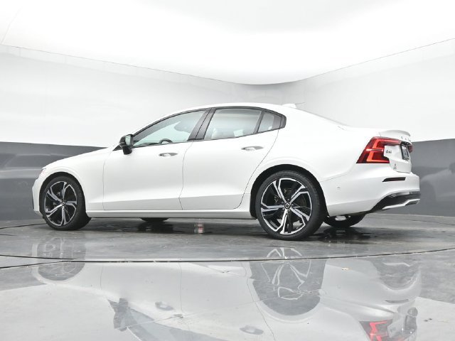 Used 2025 Volvo S60 B5 Plus FWD image 39
