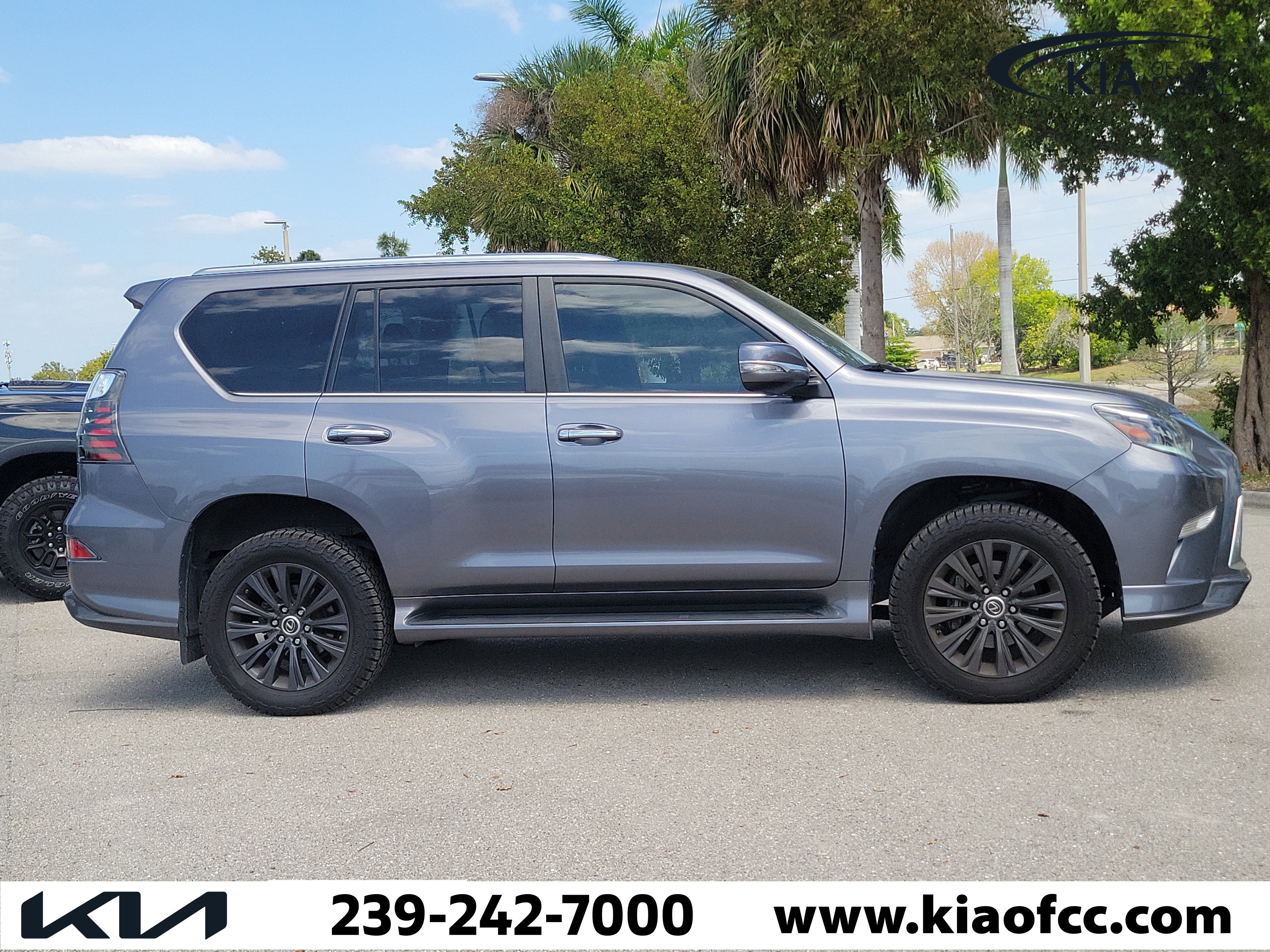 Used 2023 Lexus GX 460 Premium w/ Accessory Package image 3