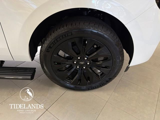 New 2025 Ford Expedition Platinum w/ Stealth Appearance Package image 32