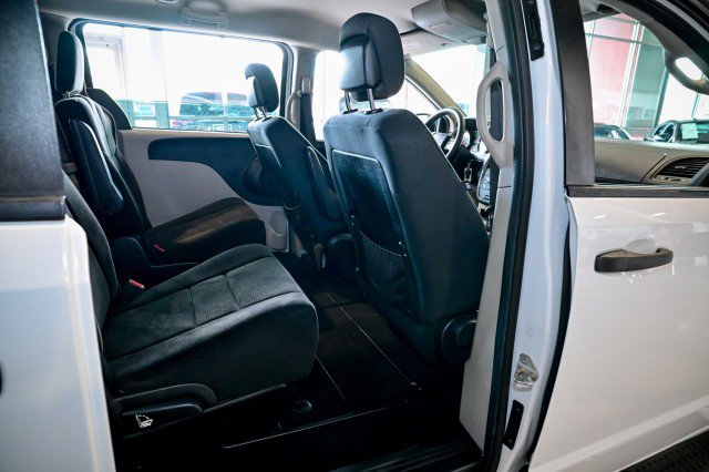 Used 2019 Dodge Grand Caravan SE FWD image 21
