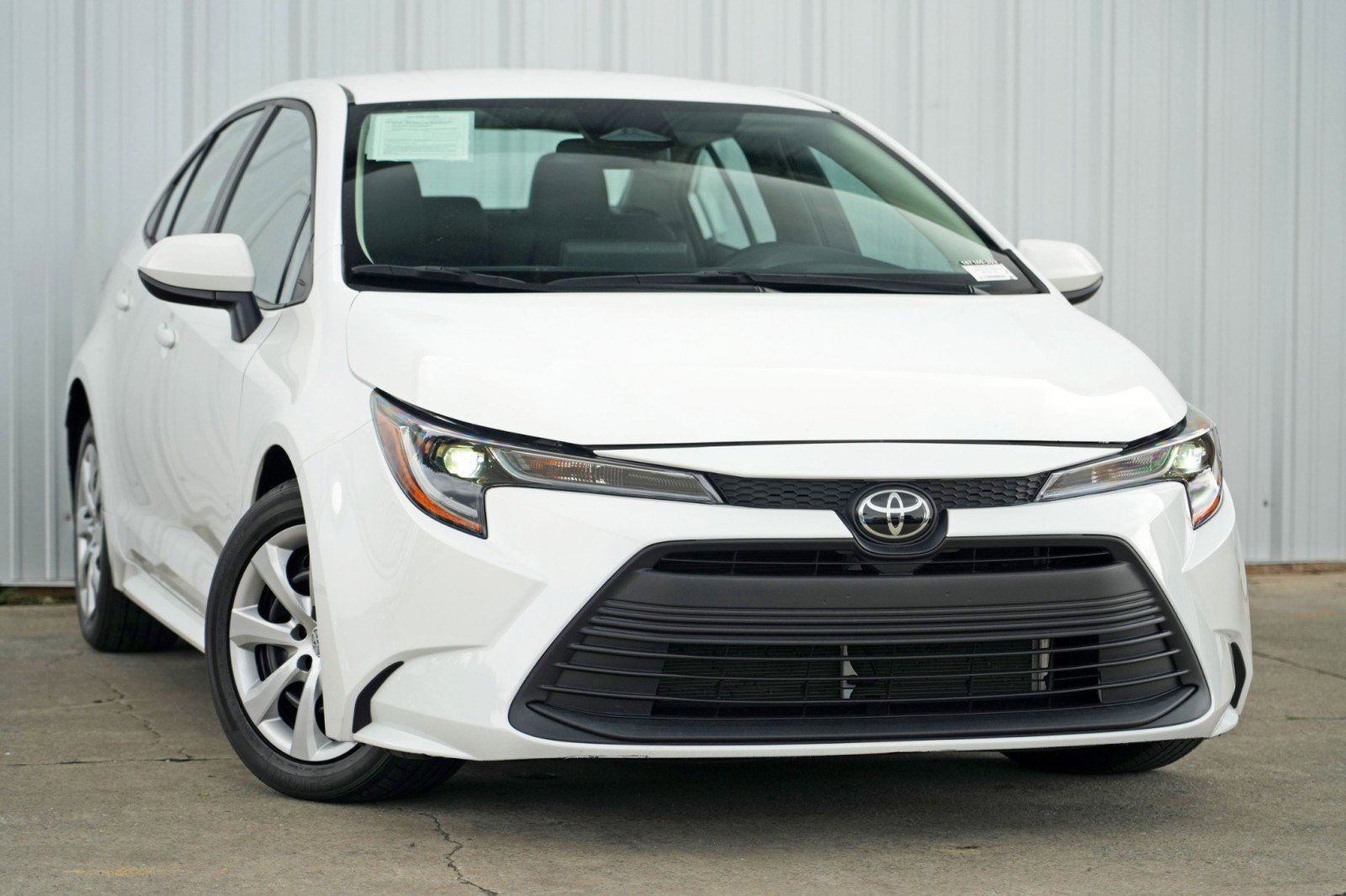 Used 2024 Toyota Corolla LE image 2