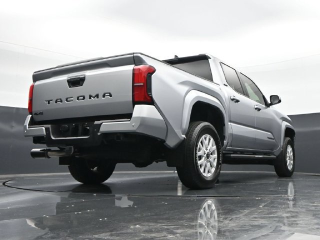 Used 2024 Toyota Tacoma SR5 AWD/4WD image 39