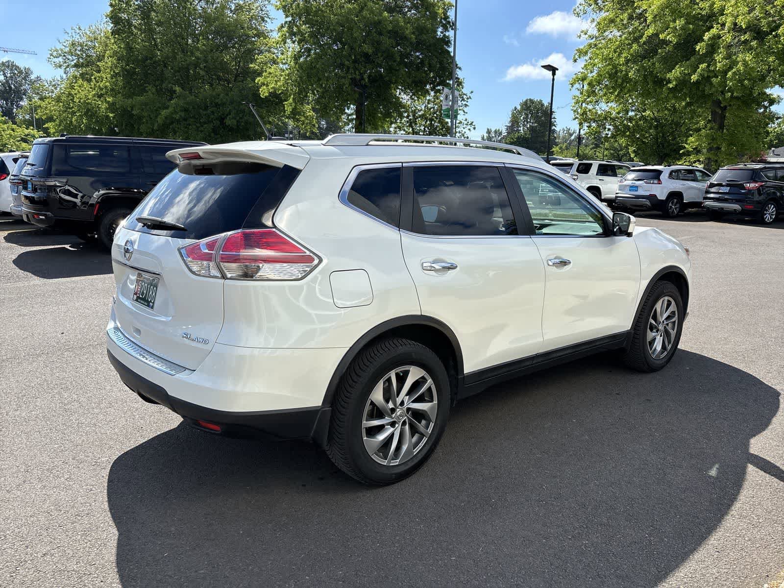 Used 2015 Nissan Rogue SL w/ SL Premium Package AWD/4WD image 4