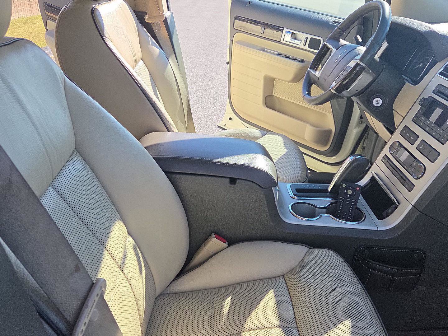 Used 2008 Lincoln MKX AWD image 18