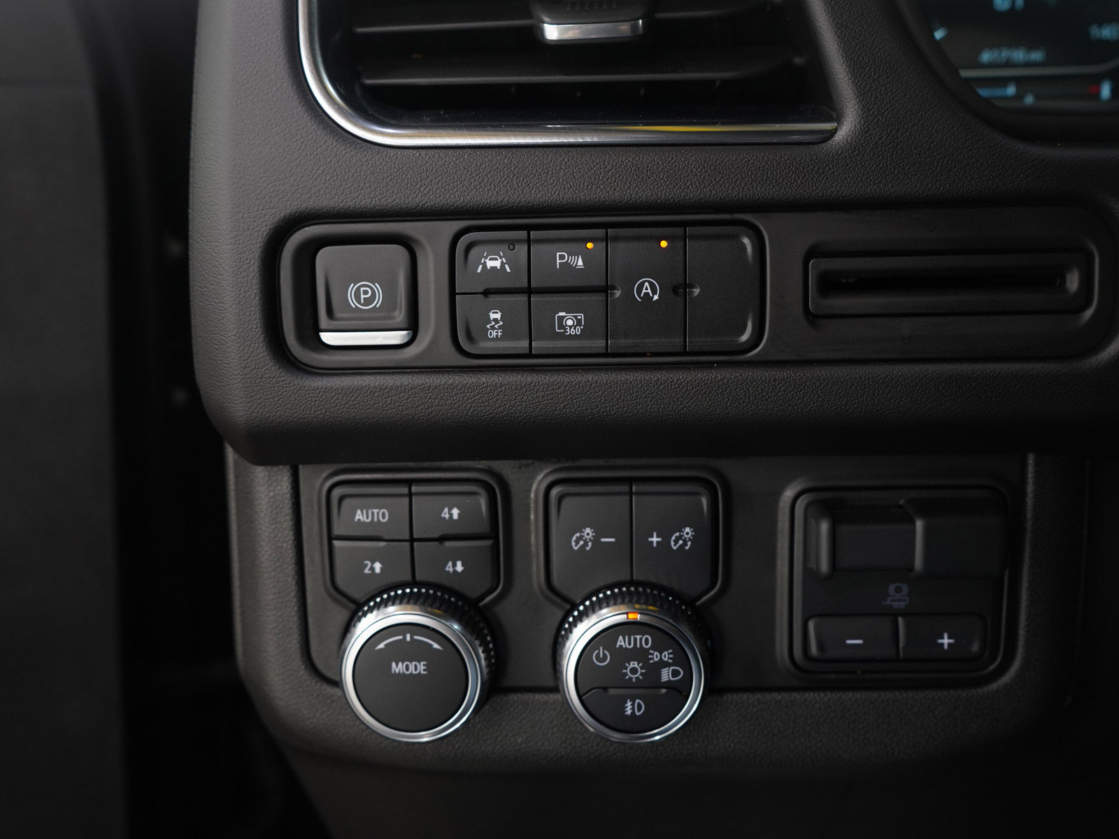 Used 2023 GMC Yukon XL SLT w/ SLT Premium Package image 27